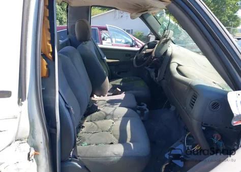 2004 Chevrolet Silverado 1500 Work Truck z USA, uszkodzony, nr VIN 1GCEC14X64Z315932